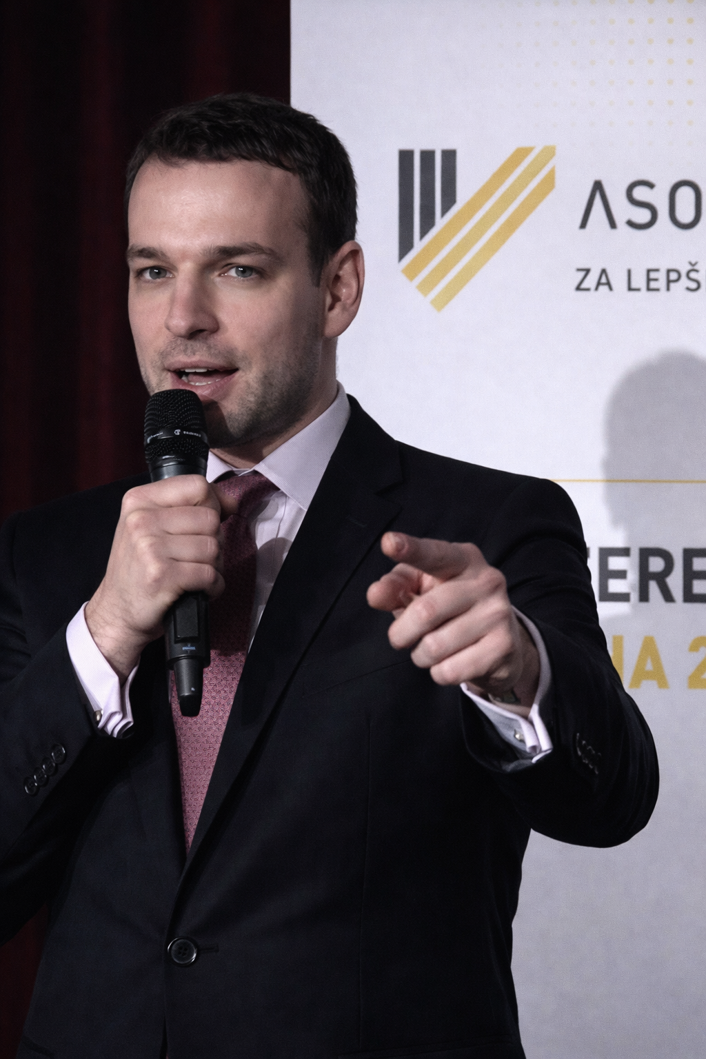 Tomáš Kessler při odborném vystoupení